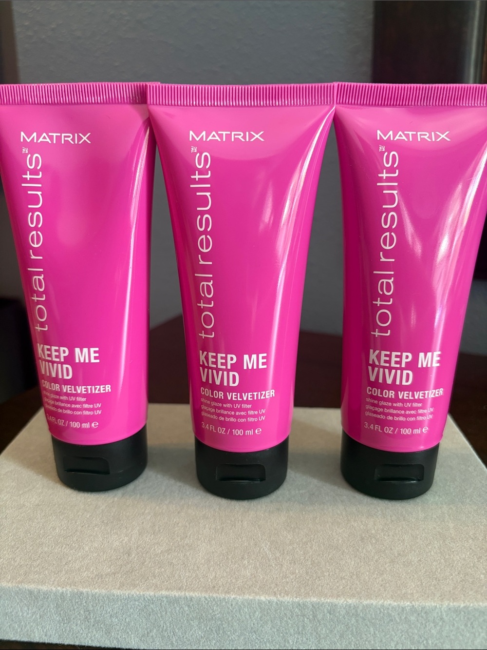 Matrix Keep Me Vivid Color Velvetizer - Bright Pink Tubes